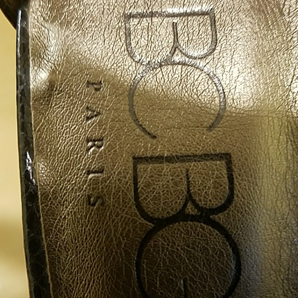Shoes - Picture 3 of 4